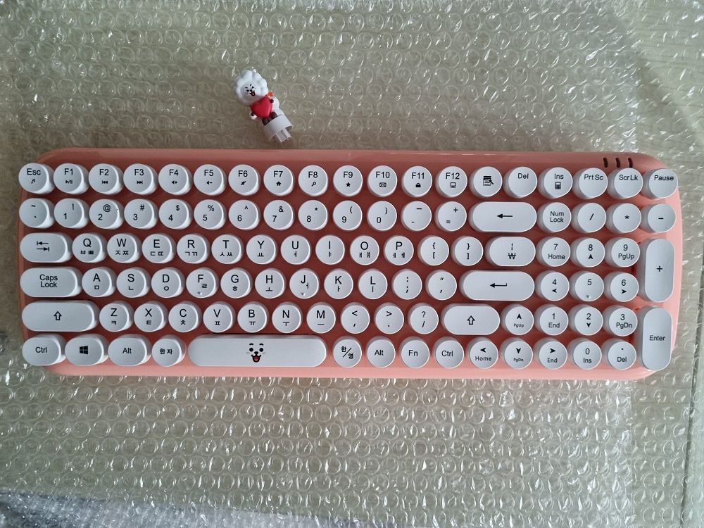 BT21 RJ Retro Wireless Keyboard, Hobbies & Toys, Memorabilia ...