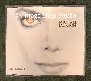 (Category: ) located in . Submitted by vintageshopstudio (Listing ID 1207332597, Image 1). Description: .
