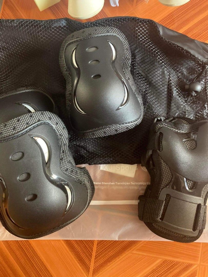 Chicago Skates Deluxe with Safety Gears, Sports Equipment, Sports