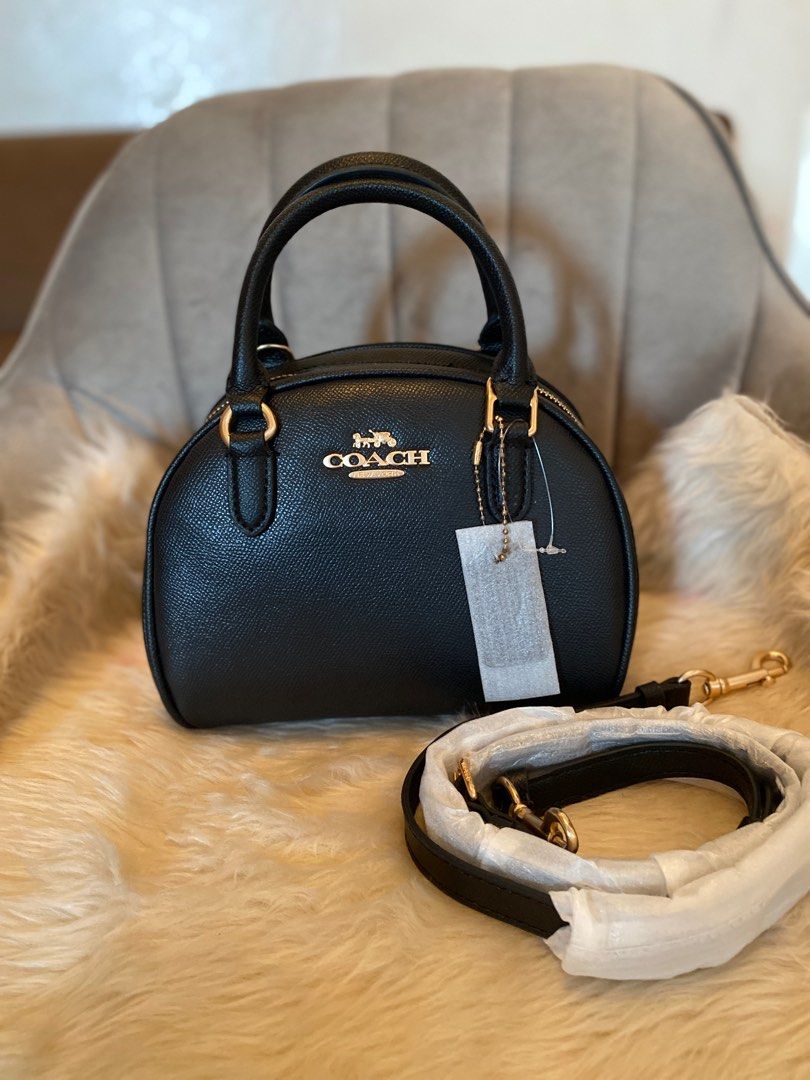Coach sydney satchel (Category: Luxury Bags & Wallets) located in Las Pinas. Submitted by yhn_boutique (Listing ID 1207256912, Image 2). Description: Actual pic posted 📍cod lalamove 📍sameday delivery 📍J&T pay today ship today 📍DM DISCLAIMER: not affiliated or endorsed with any of the brands featured on this page. All copyrights and trademarks belong to the original brand owners..