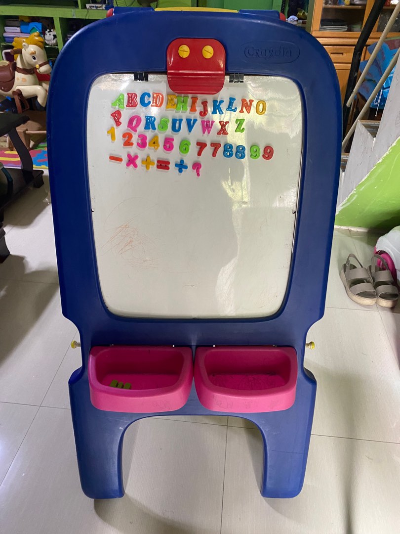 Crayola Easel Board, Hobbies & Toys, Stationary & Craft, Art & Prints on Carousell