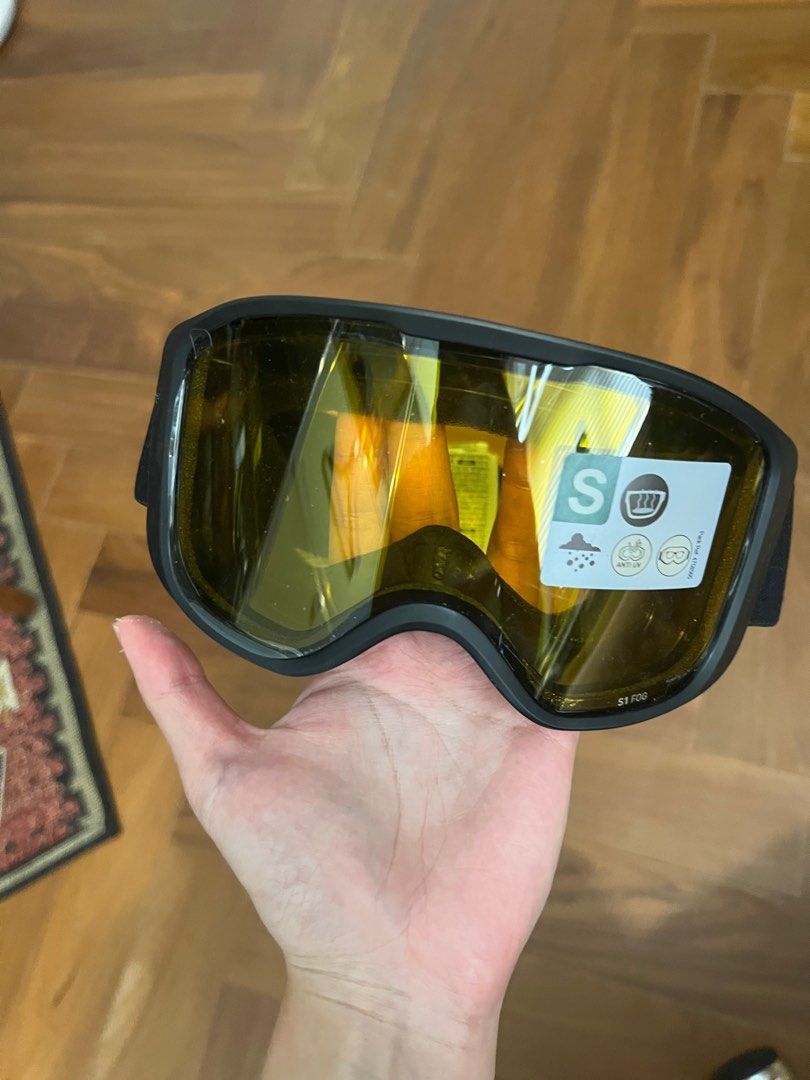 Decathlon ski goggle / ski mask, Sports Equipment, Other Sports