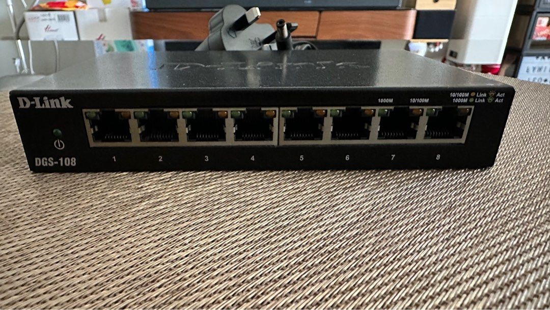 Switch D-Link DGS-108 – 8 ports Gigabit Métallique (10/100/1000 Mbps) - Accessoires informatique