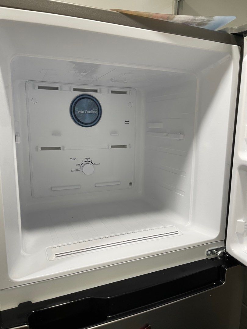 Electrolux 321 litre fridge refrigerator, TV & Home Appliances, Kitchen