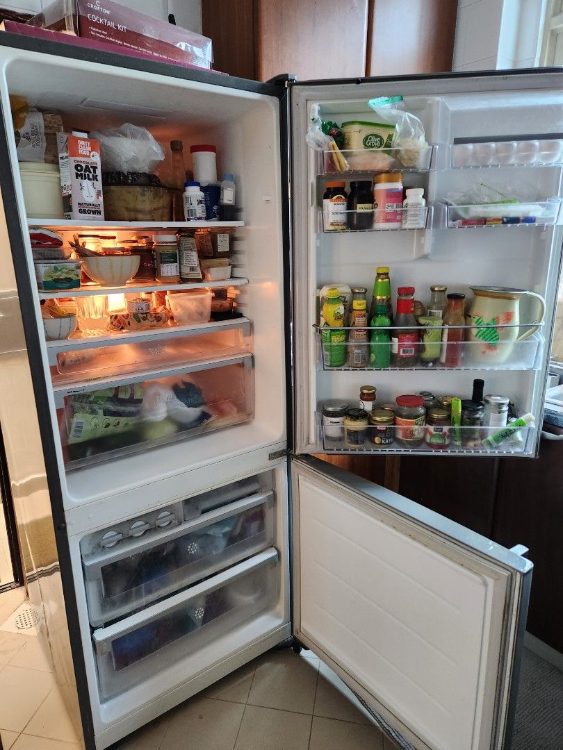Electrolux fridge freezer, TV & Home Appliances, Kitchen Appliances