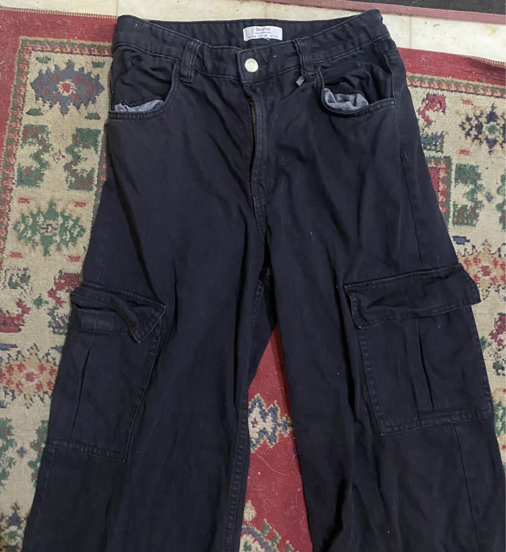 FAMOUS BERSHKA CARGO PANTS, Women's Fashion, Bottoms, Jeans on Carousell