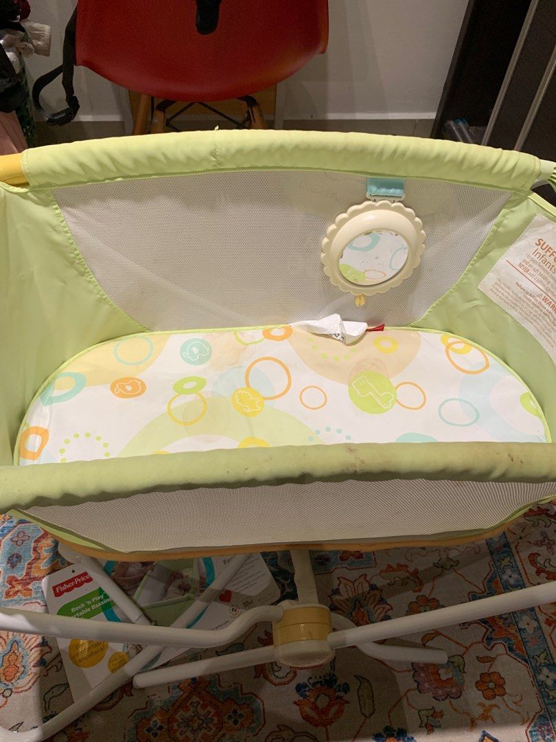 Fisher price hot sale swinging bassinet