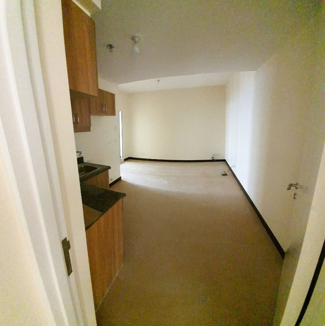 For Sale 1 Bedroom with Parking Condo in Torre De Manila near La Salle