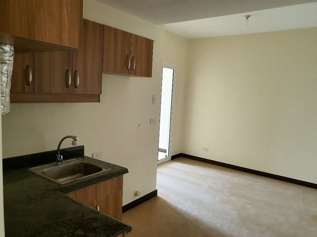 For Sale 1 Bedroom with Parking Condo in Torre De Manila near La Salle