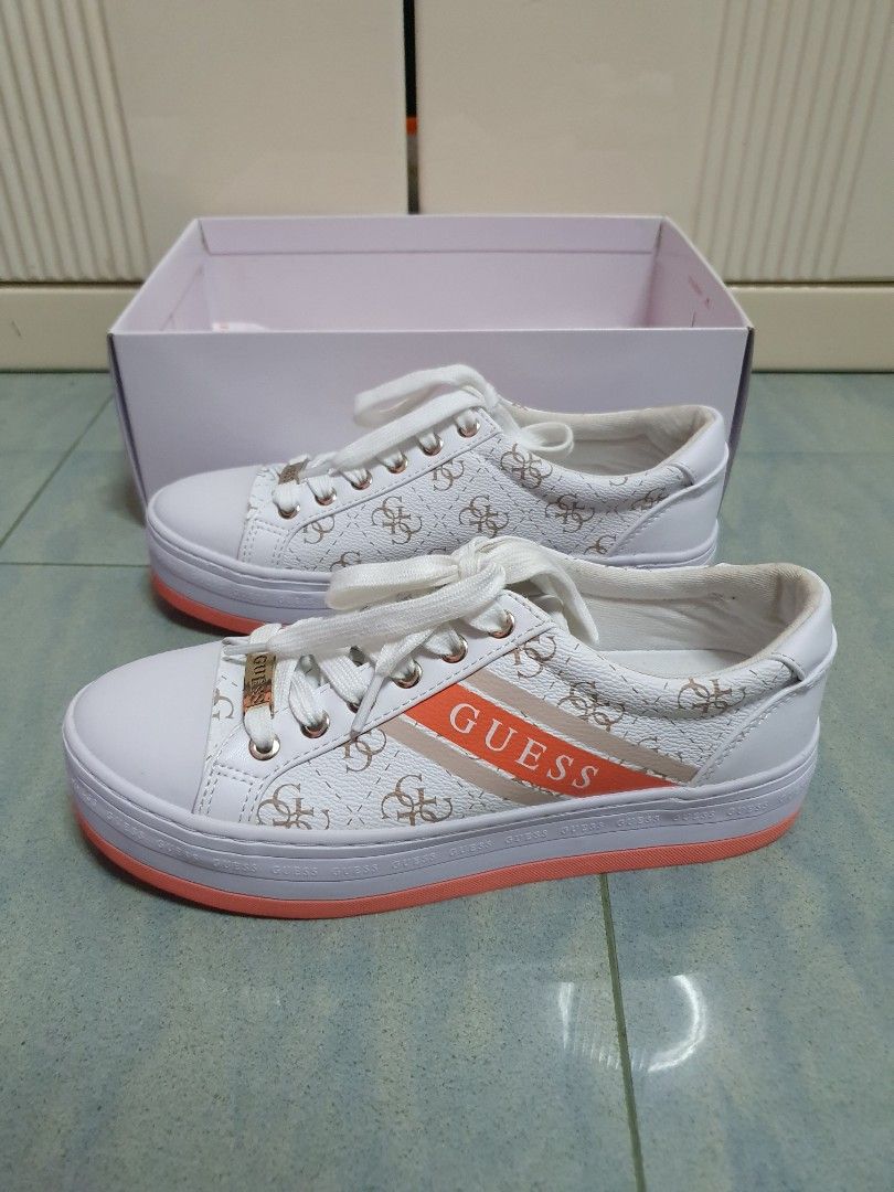 White hot sale sneakers guess