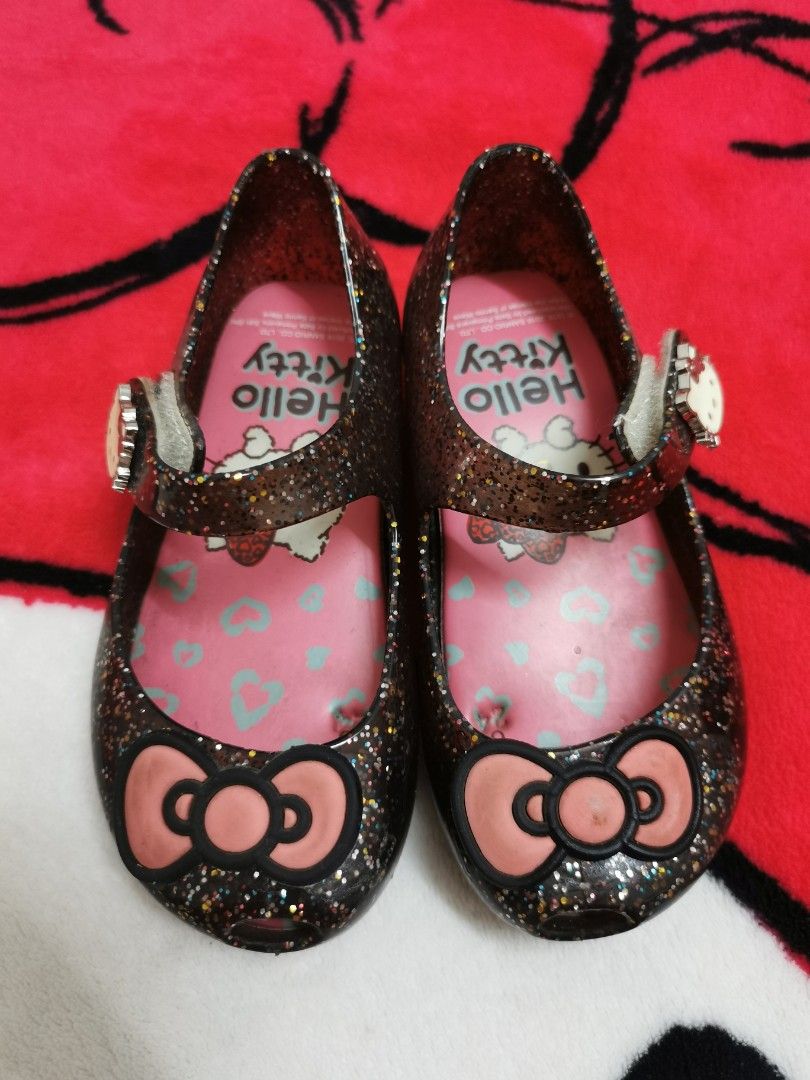 Bata hello cheap kitty shoes