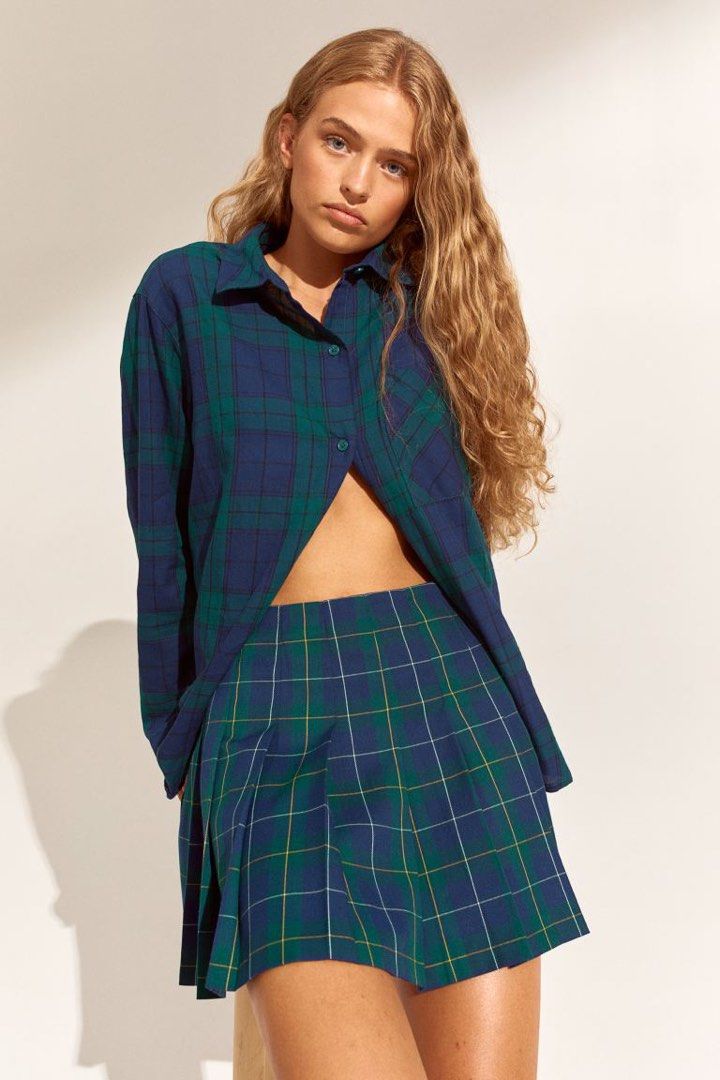 H&M Checkered / plaid pleated skirt (Category: Skirts) located in Paranaque City. Submitted by kimchichay (Listing ID 1207379533, Image 2). Description: ✨ very thick, classy and comfy material ✨ a highwaist mini skirt ✨ will look great for a casual ootd ✨ only used once for an event ✨ PM for when worn photos.