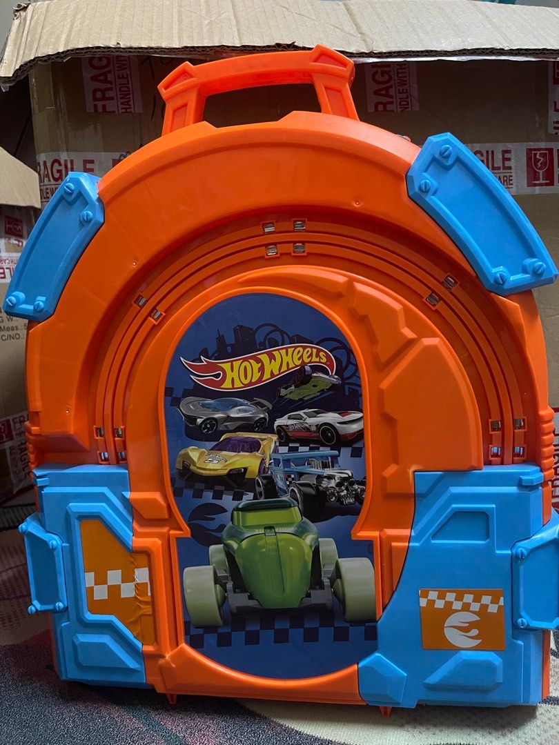Hot wheels race track, Hobbies & Toys, Toys & Games on Carousell