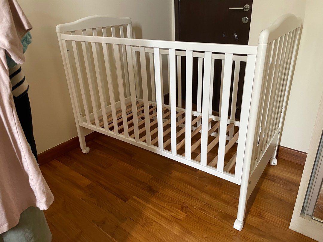 Italbaby cot Flash white, Babies & Kids, Baby Nursery & Kids Furniture ...