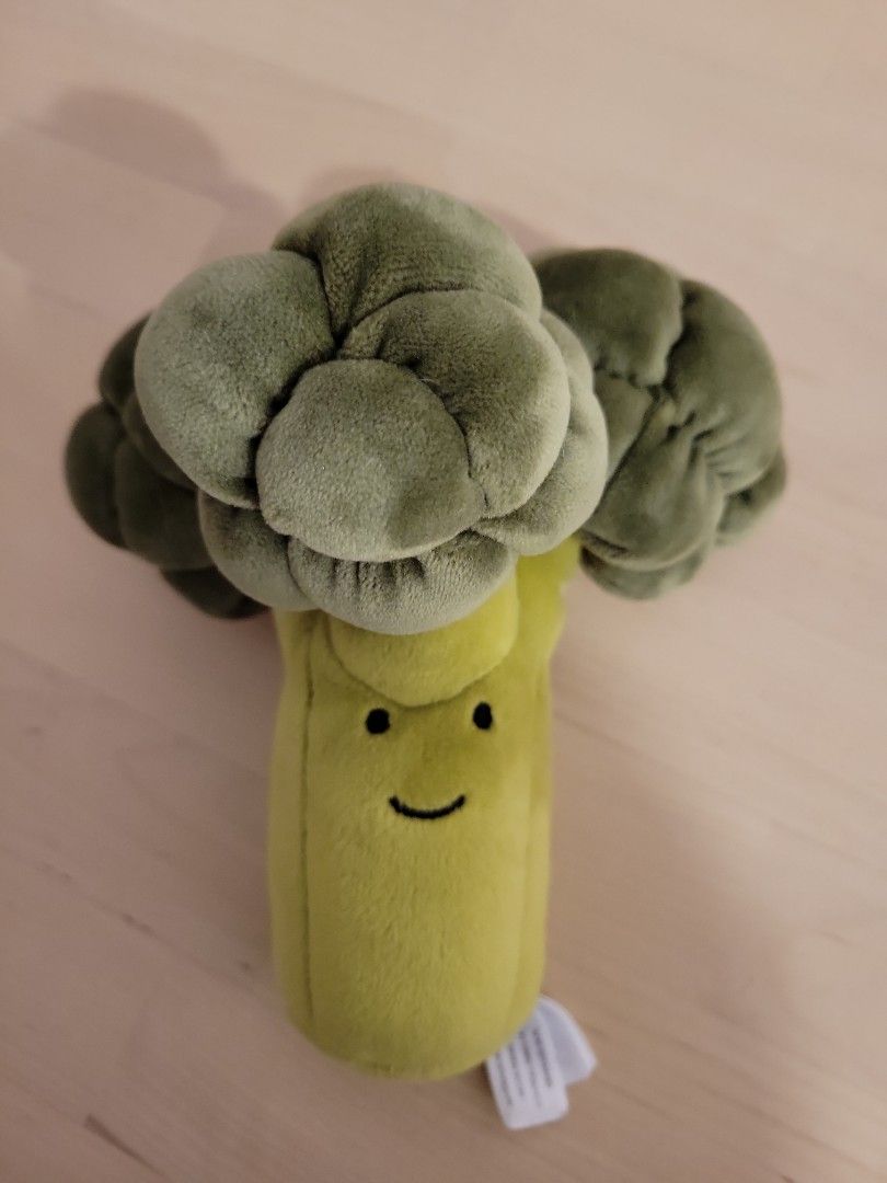 Jellycat Broccoli, 興趣及遊戲, 玩具 & 遊戲類 Carousell