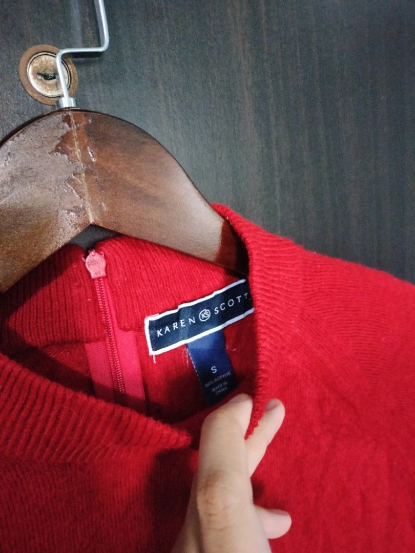 Karen Scott Red Turtleneck Longsleeve (Category: Longsleeves) located in Santa Rosa. Submitted by jaypi.declutter (Listing ID 1207230923, Image 2). Description: Bust: 39-44 inches Length: 22 inches Flaw: with some lint For more information, please send me a message..