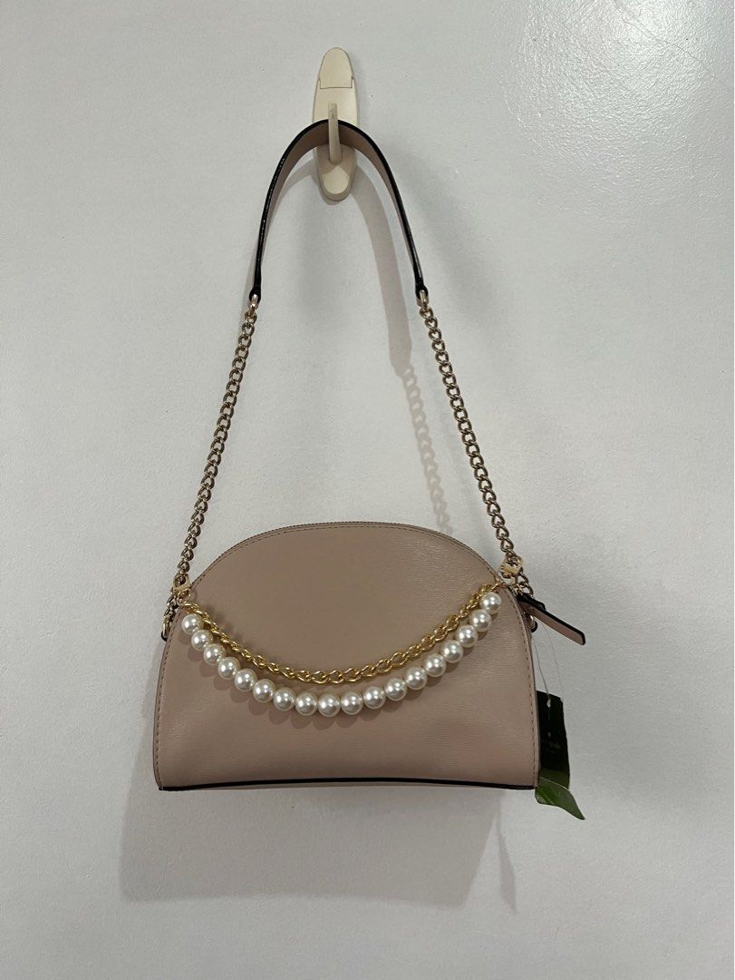 Kate spade nude bag (Category: Luxury Bags & Wallets) located in Batangas. Submitted by sellecloset (Listing ID 1207214392, Image 1). Description: Kate spade nude shoulder bag Original Brand new with tag Minimal flaw creases 5th pic - mangeable flaw only since you can use the bag either front or back side at with pearl chain - 6th pic Super shala!😍 Steal for the price! Buy now! .