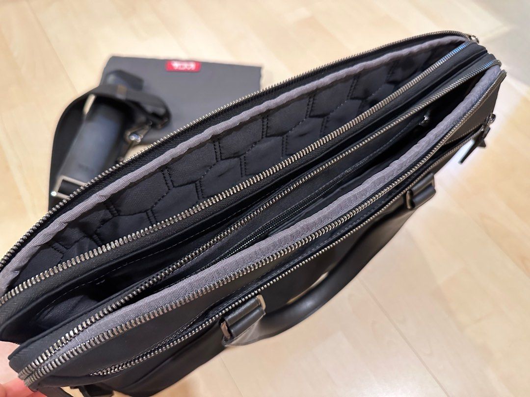 Like New Tumi Laptop Bag, Men's Fashion, Bags, Briefcases on Carousell