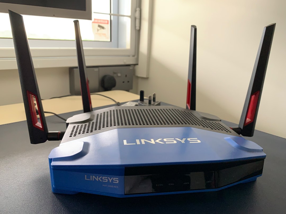 Min Fejde solnedgang Linksys WRT1900ACS router, Computers & Tech, Parts & Accessories,  Networking on Carousell