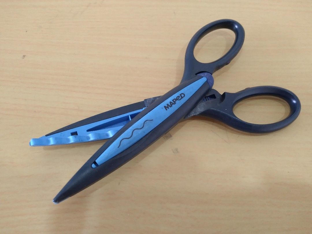 Maped Craft Scissors Wavy Design, Hobbies & Toys, Stationary & Craft