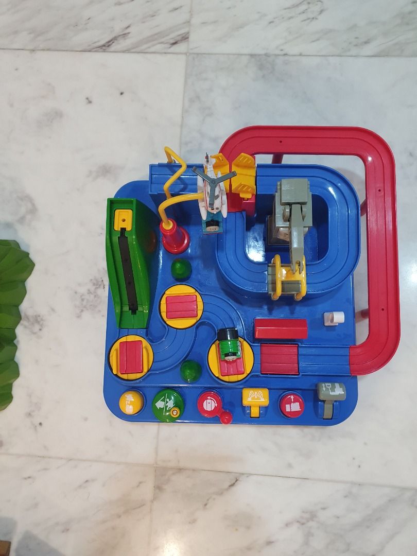 Mechanical thomas the tank engine playset, Hobbies & Toys, Toys & Games