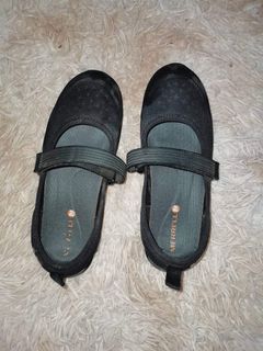 Merrell black shoes