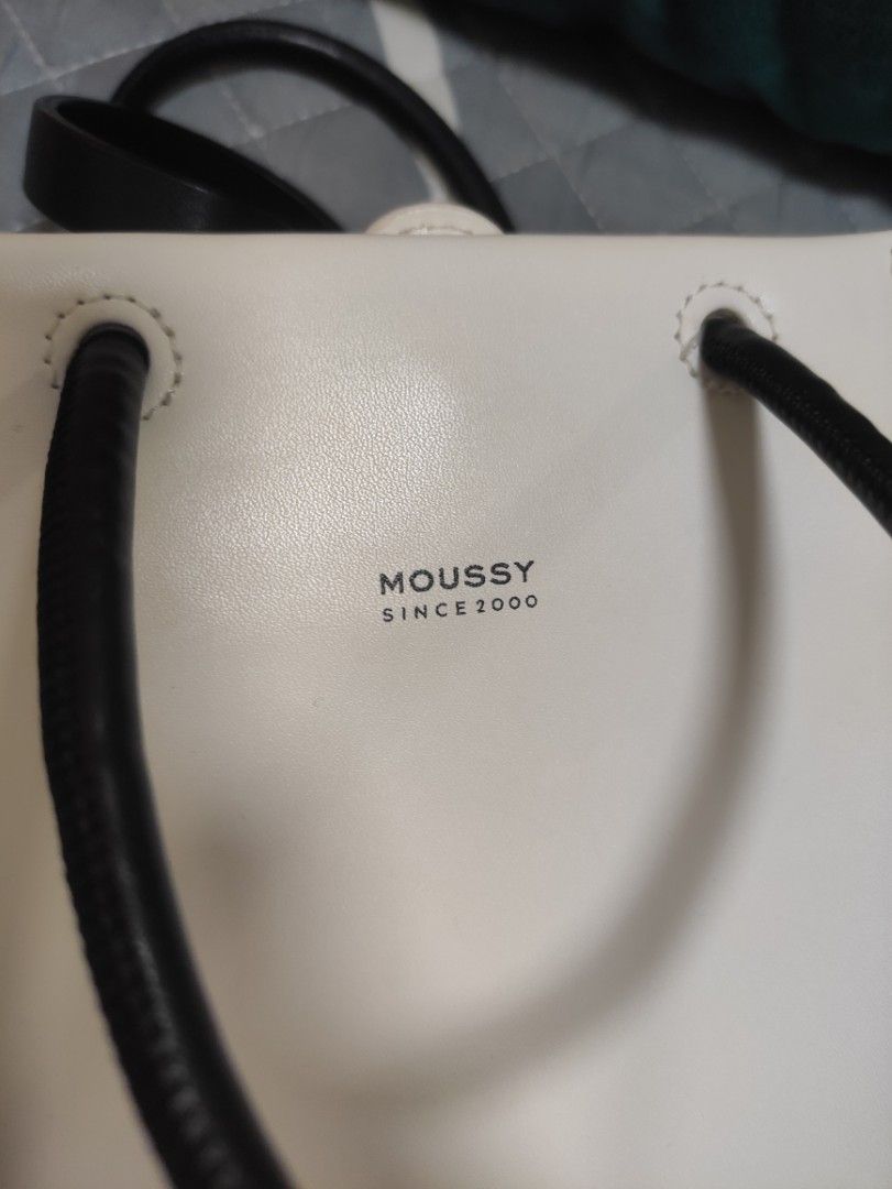 Moussy souvenir tiny hotsell shoulder