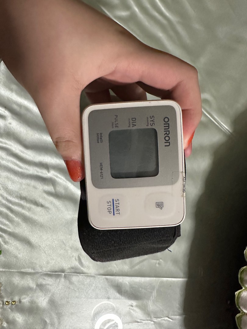 Omron Wrist Blood Pressure Monitor, Everything Else, Others on Carousell
