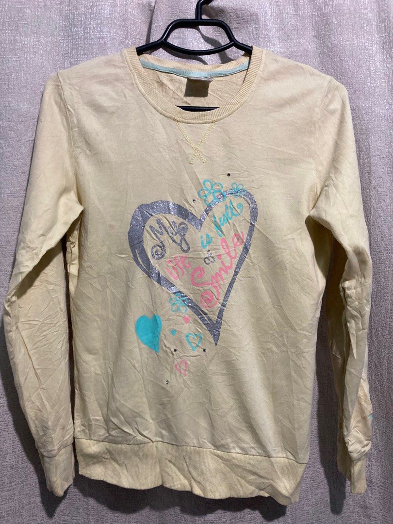 Original Anta Kid’s Sweater (Category: Babies & Kids Fashion) located in Alaminos. Submitted by gabraph (Listing ID 1207354071, Image 2). Description: -Original Anta Kids Sweater -Like new -No issue -Can fir from 5-7 years old.