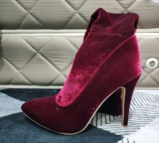 Red velvet knee boots with heels