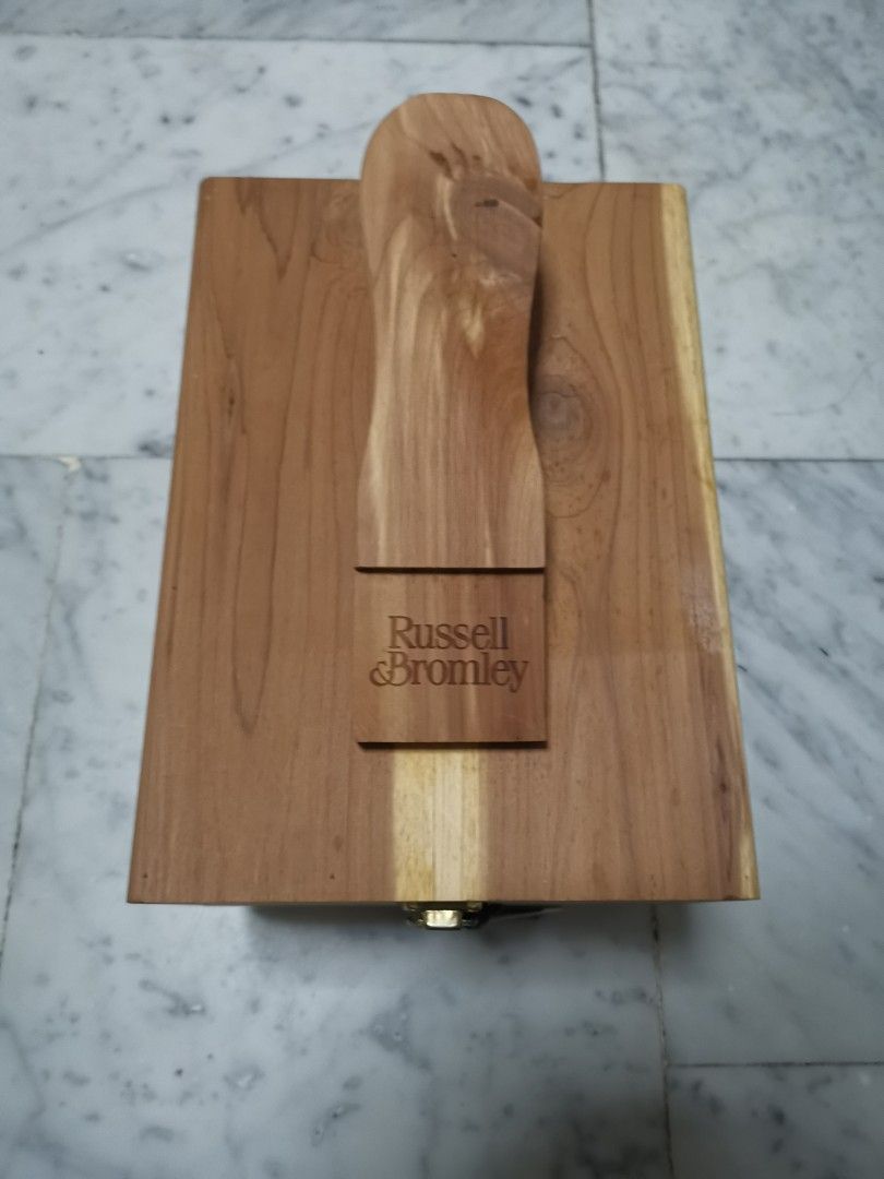 Russell Bromley Shoe Shine Polish Kit