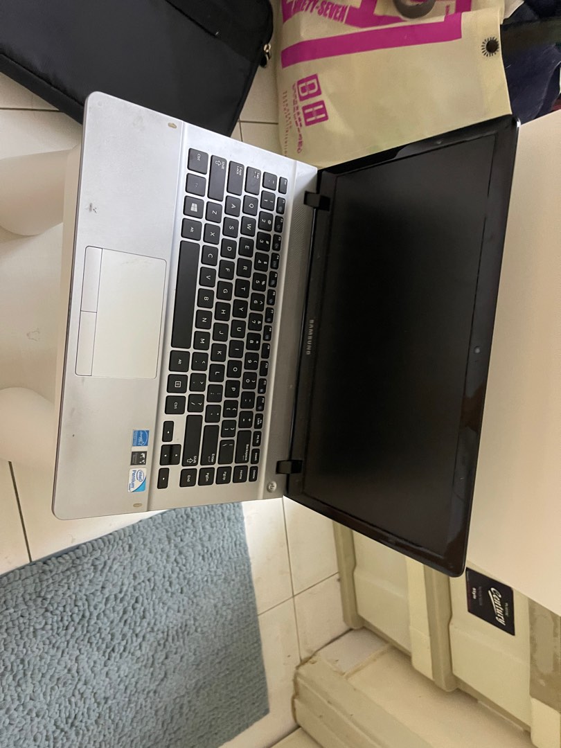 Samsung Laptop window 8, Computers & Tech, Laptops & Notebooks on Carousell