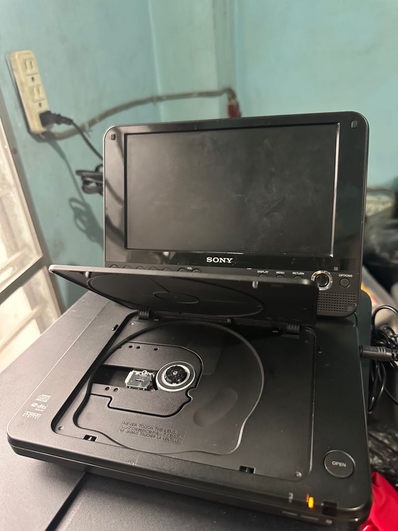 Sony Portable CD / DVD Player DVPFX820, Hobbies & Toys, Music & Media