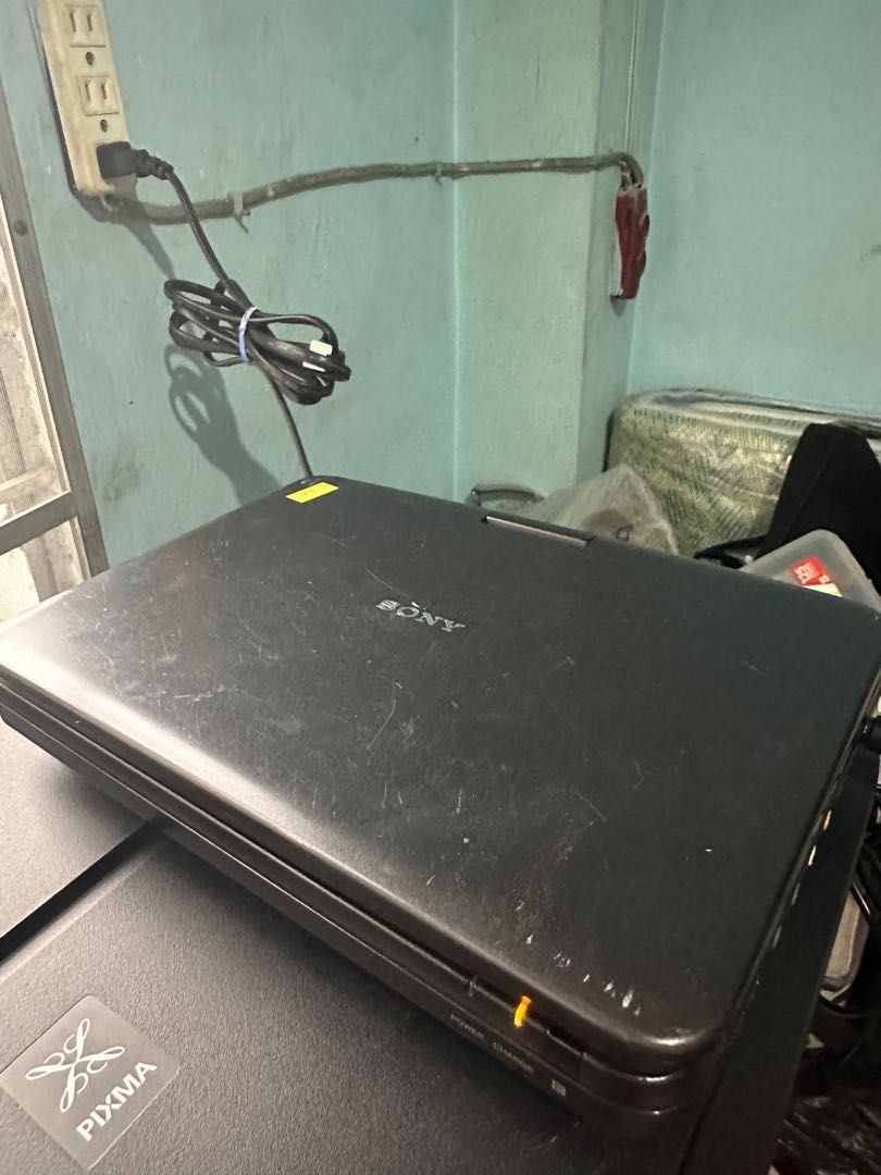 Sony Portable CD / DVD Player DVPFX820, Hobbies & Toys, Music & Media