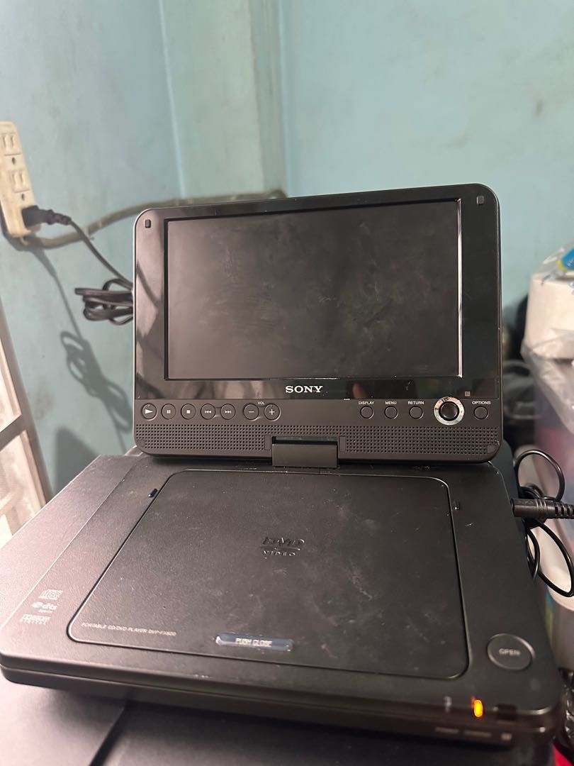 Sony Portable CD / DVD Player DVPFX820, Hobbies & Toys, Music & Media