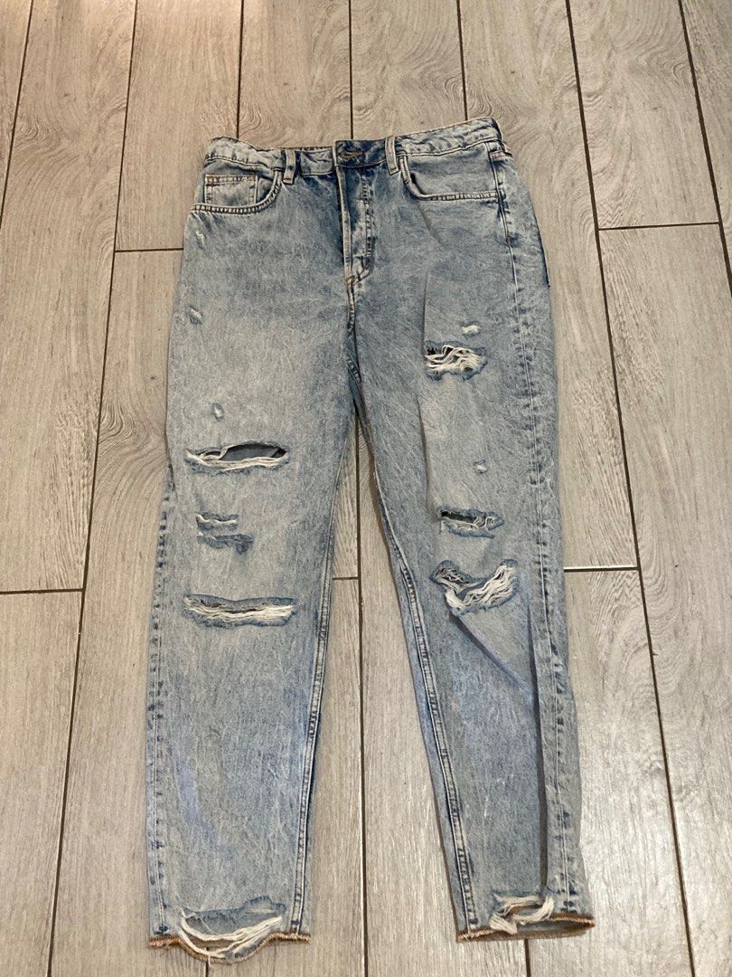 STRADIVARIUS RIPPED JEANS, Women's Fashion, Bottoms, Jeans on Carousell