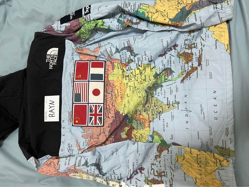 Veste north face carte du monde sales