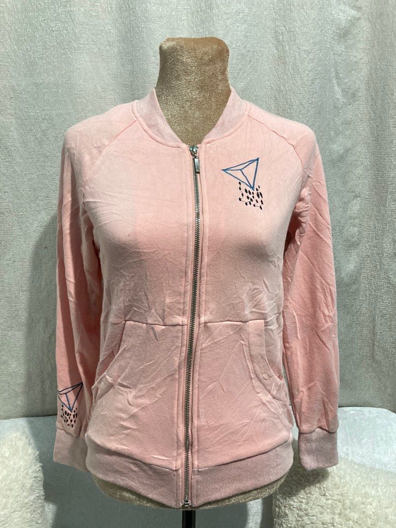 Women’s Peach Jacket (Category: Coats, Jackets and Outerwear) located in Alaminos. Submitted by gabraph (Listing ID 1207352109, Image 1). Description: -High Quality Fabric -No issue -Can fir from Small to Medium.