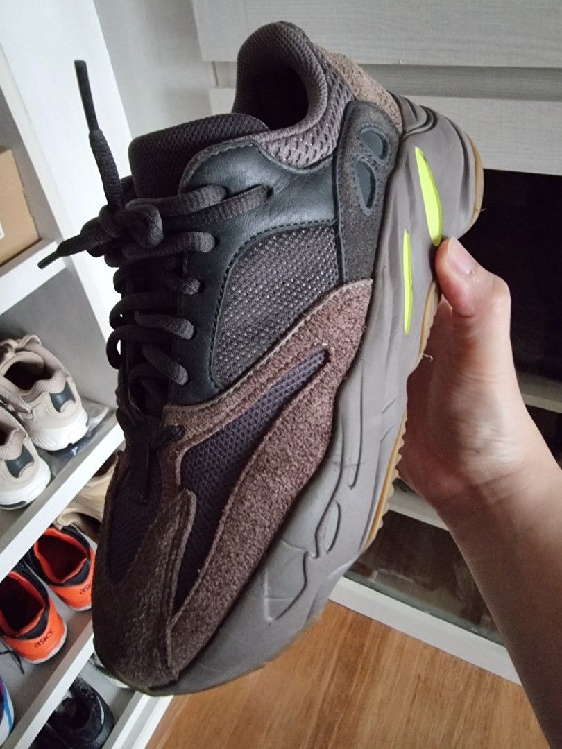 Yeezy 700 discount mauve under retail