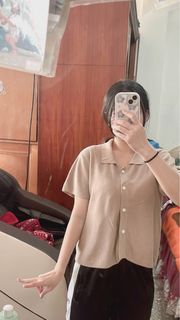 咖啡色短袖上衣