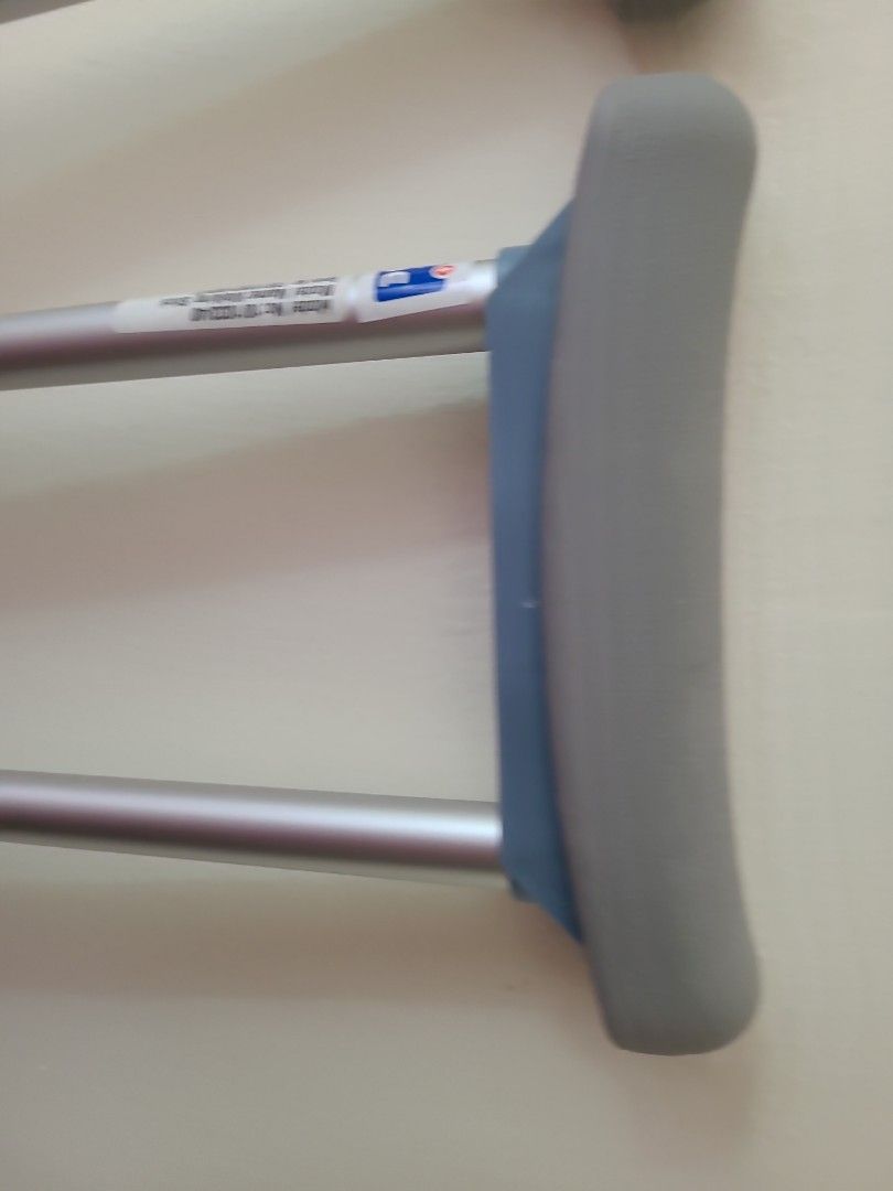 Adult crutches L size, Health & Nutrition, Assistive & Rehabilatory