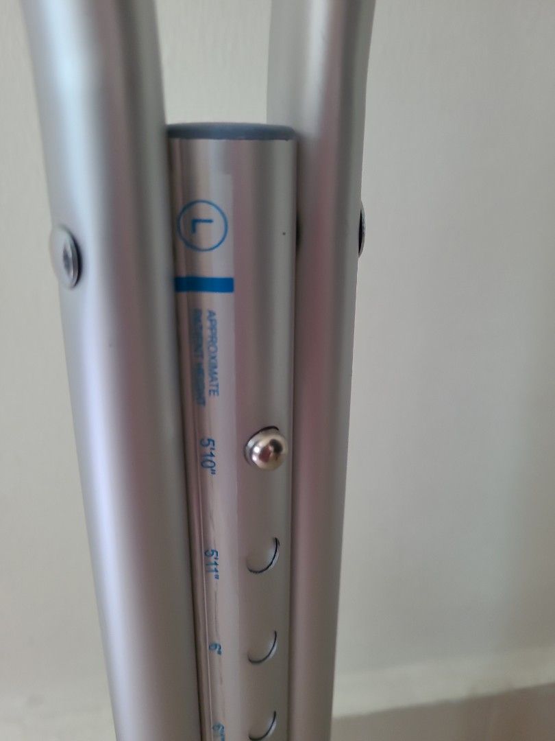 Adult crutches L size, Health & Nutrition, Assistive & Rehabilatory