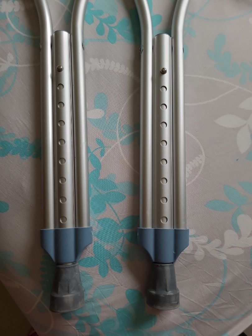 Adult crutches L size, Health & Nutrition, Assistive & Rehabilatory