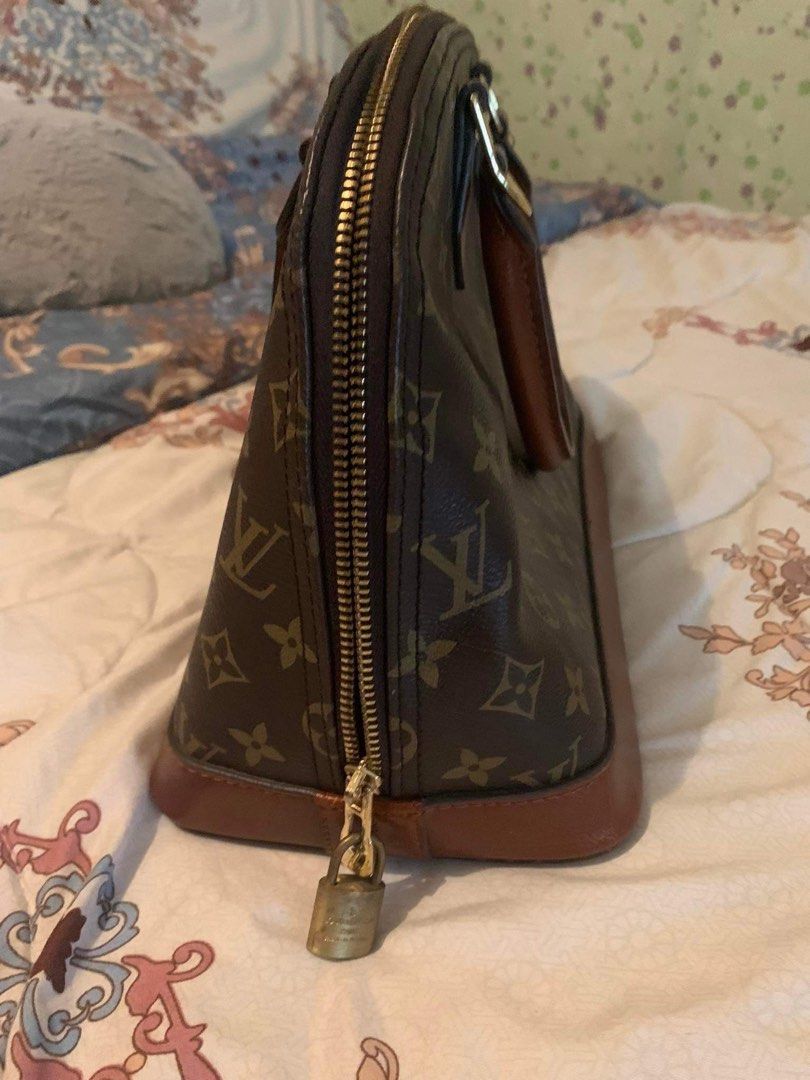 🙂🙂🙂Burberry Alma Bag, Luxury, Bags & Wallets on Carousell