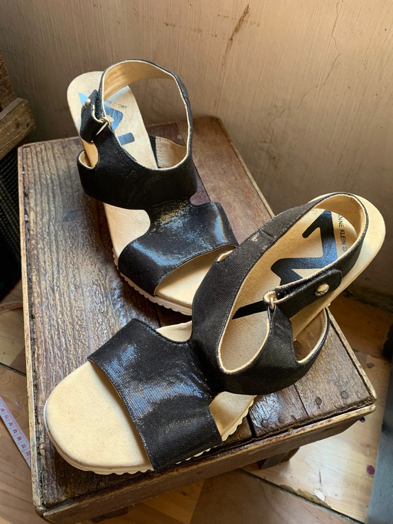 anne klein wedge