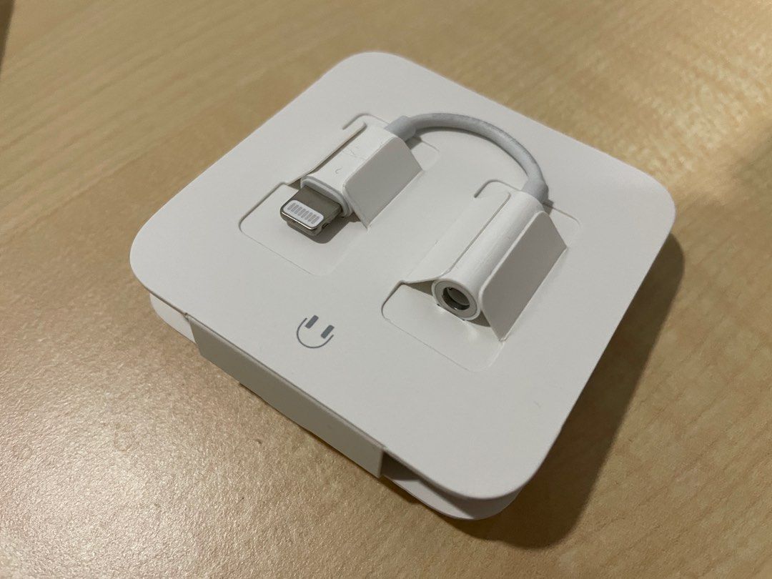 Apple Original EarPod with lightning port. , Audio, Earphones on Carousell
