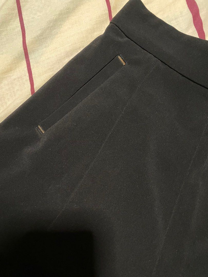 Black casual shorts (Category: Shorts) located in Guagua. Submitted by declutterwithj (Listing ID 1212393892, Image 2). Description: New but without tag.