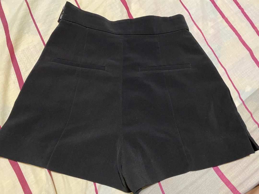 Black casual shorts (Category: Shorts) located in Guagua. Submitted by declutterwithj (Listing ID 1212393892, Image 3). Description: New but without tag.