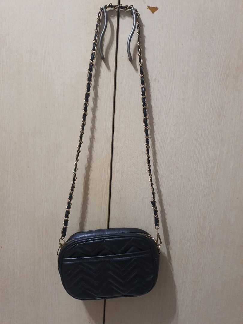 sling bag with golden chain