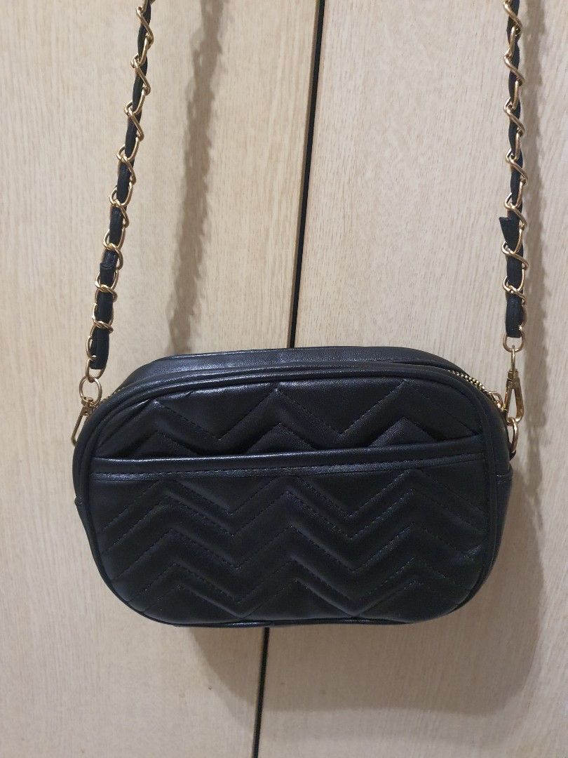 sling bag with golden chain